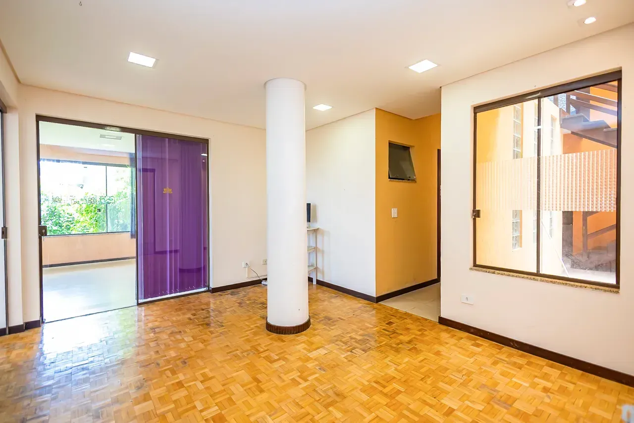 Furnished house with 5 bedrooms and 470 m² — photo 95