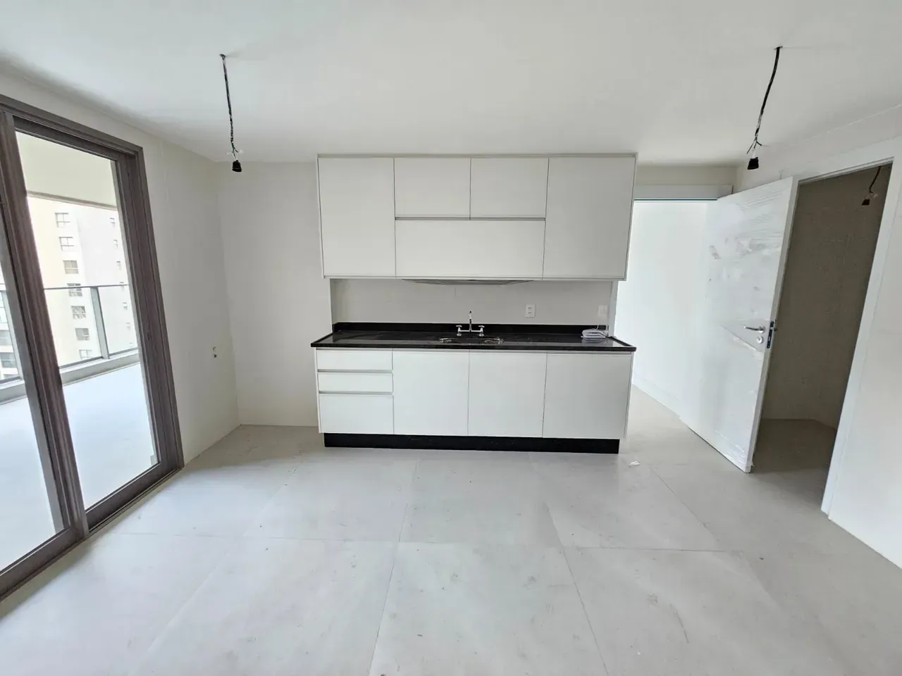 Unfurnished apartment with 3 bedrooms and 5 bathrooms — photo 11