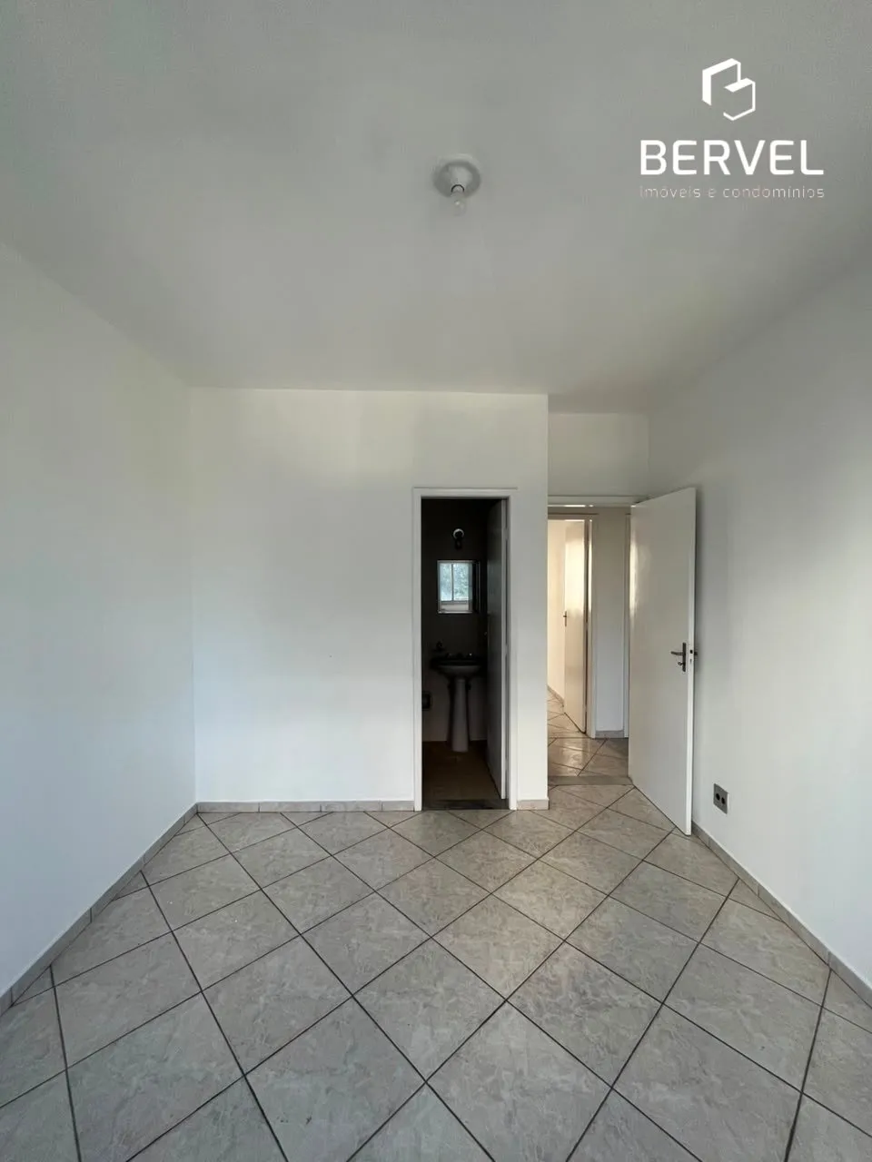 Apartment with 3 bedrooms, 1 bathroom and parking space — photo 19