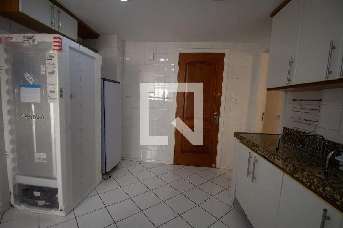 200 m² apartment with 3 bedrooms and 2 parking spaces — photo 35