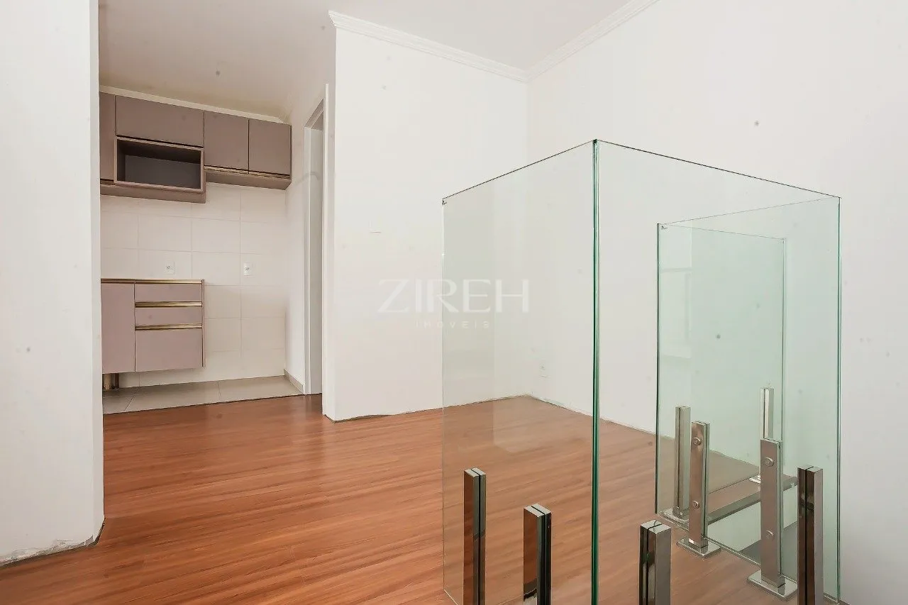 2-bedroom apartment with wood or laminate floors in Curitiba — photo 8