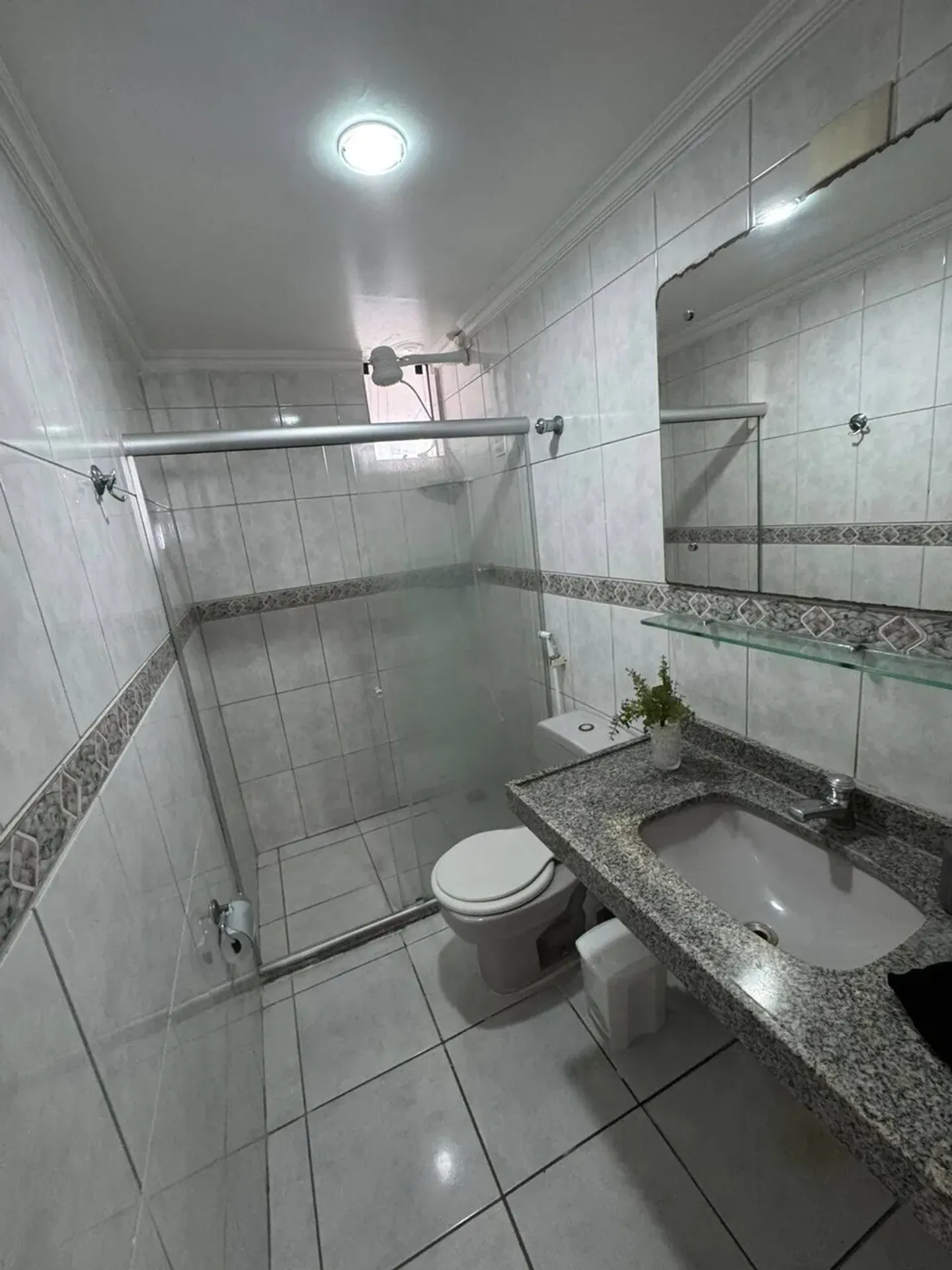 4-bedroom apartment in a building with a pool — photo 4