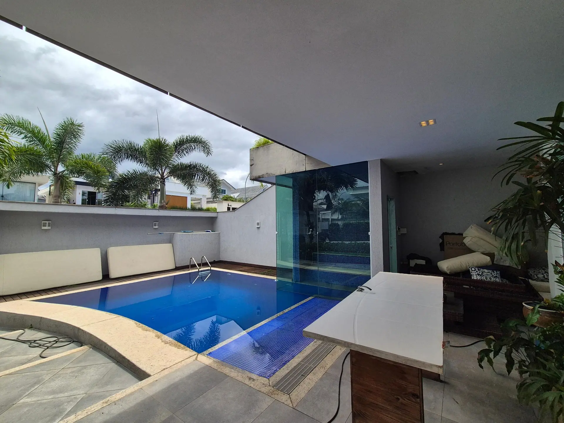 5-bedroom house with floor-to-ceiling windows — photo 37