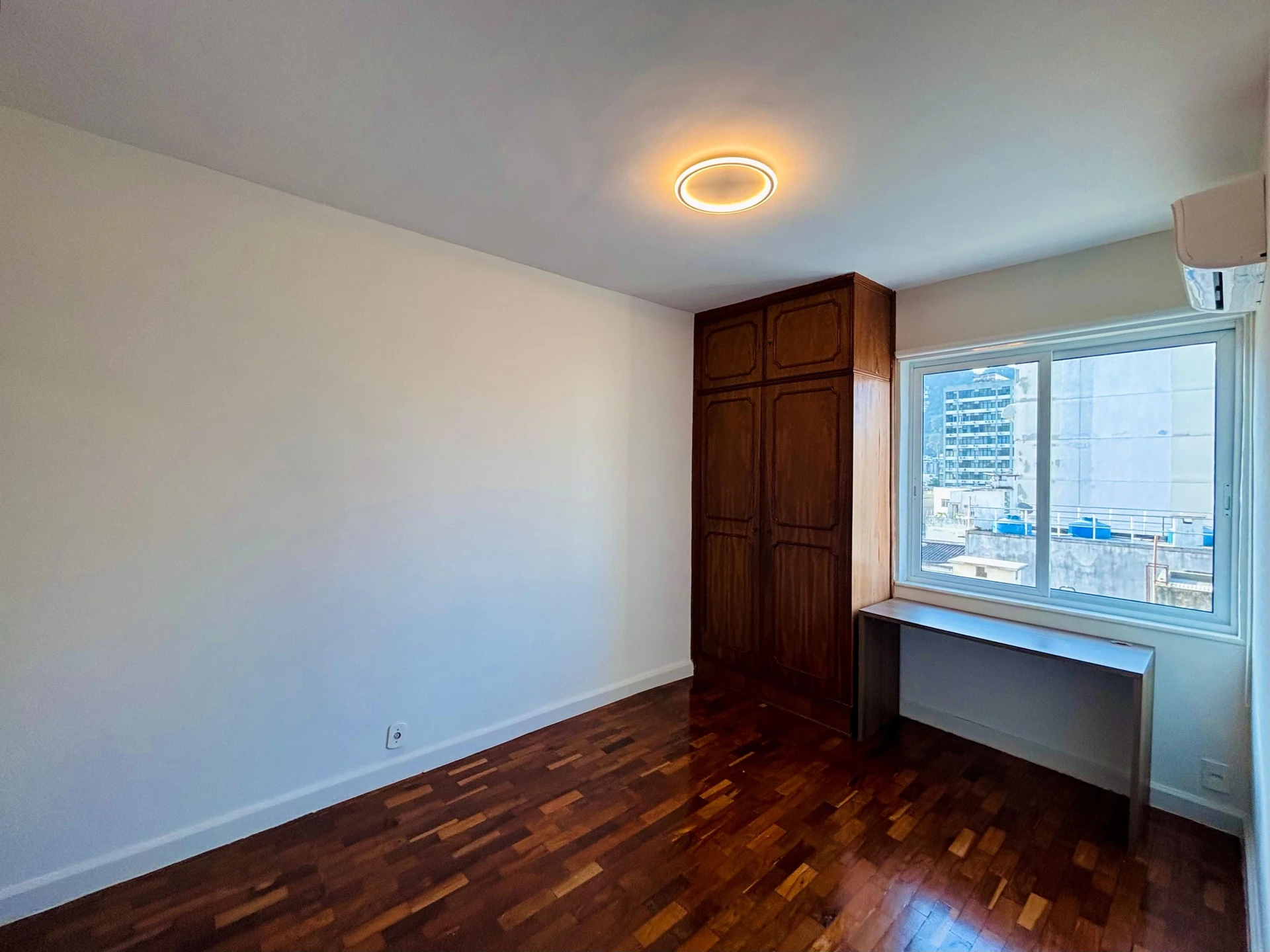 2-bedroom apartment with a mountain view in Rio de Janeiro — photo 5