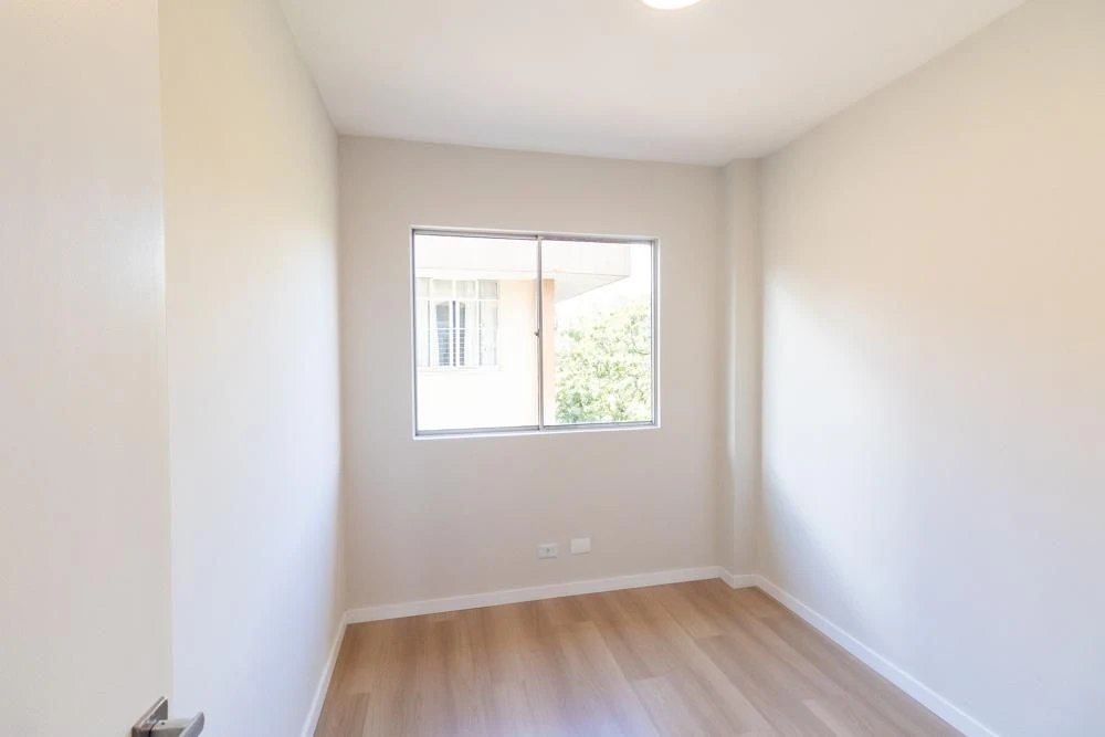 2-bedroom apartment with wood or laminate floors in Curitiba — photo 4