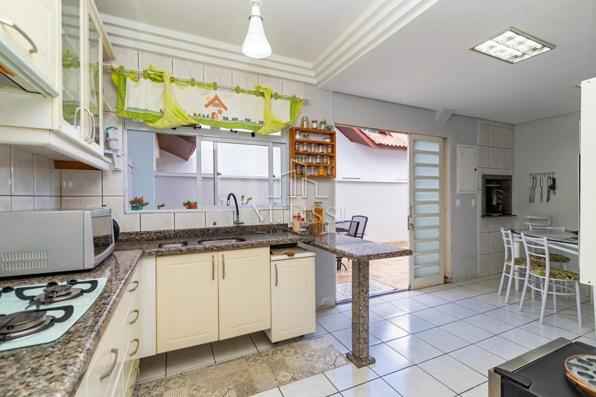 Washing machine in a 3-bedroom house, 200 m² — photo 27