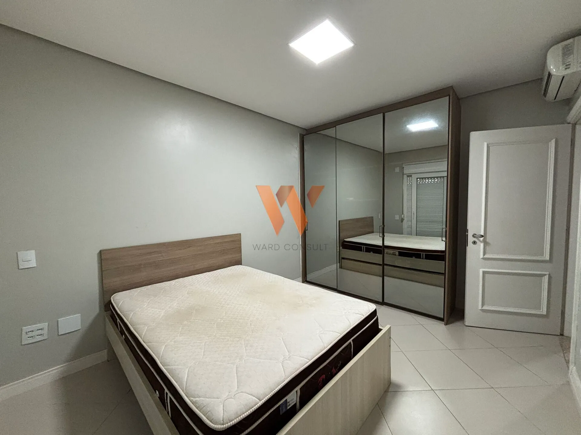 Furnished apartment with 3 en-suites and 236 m² — photo 17