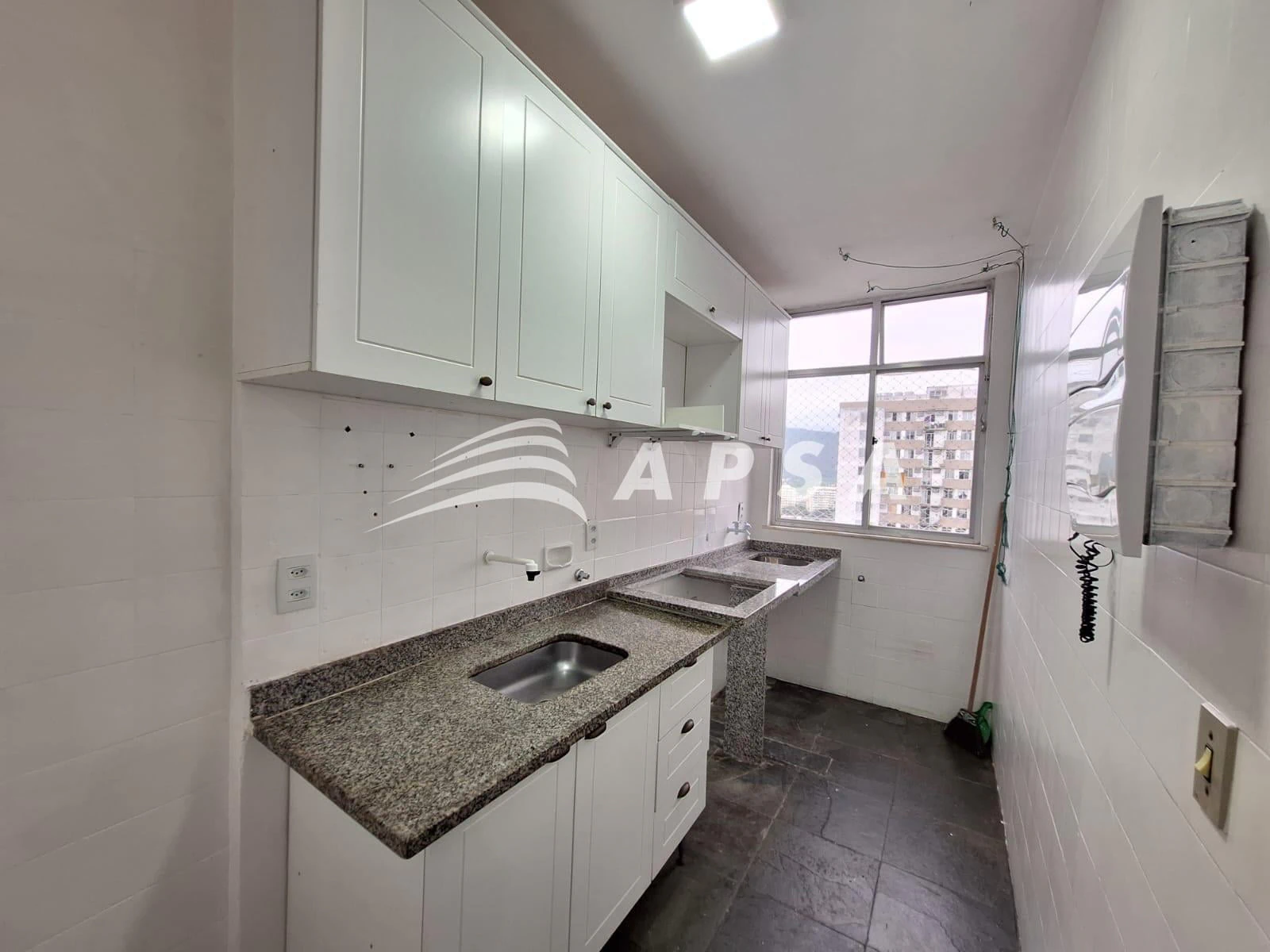 Unfurnished 57 m² apartment with 2 bedrooms and a balcony — photo 18
