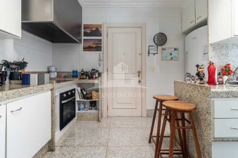 Furnished apartment, 300 m², with a water view — photo 23