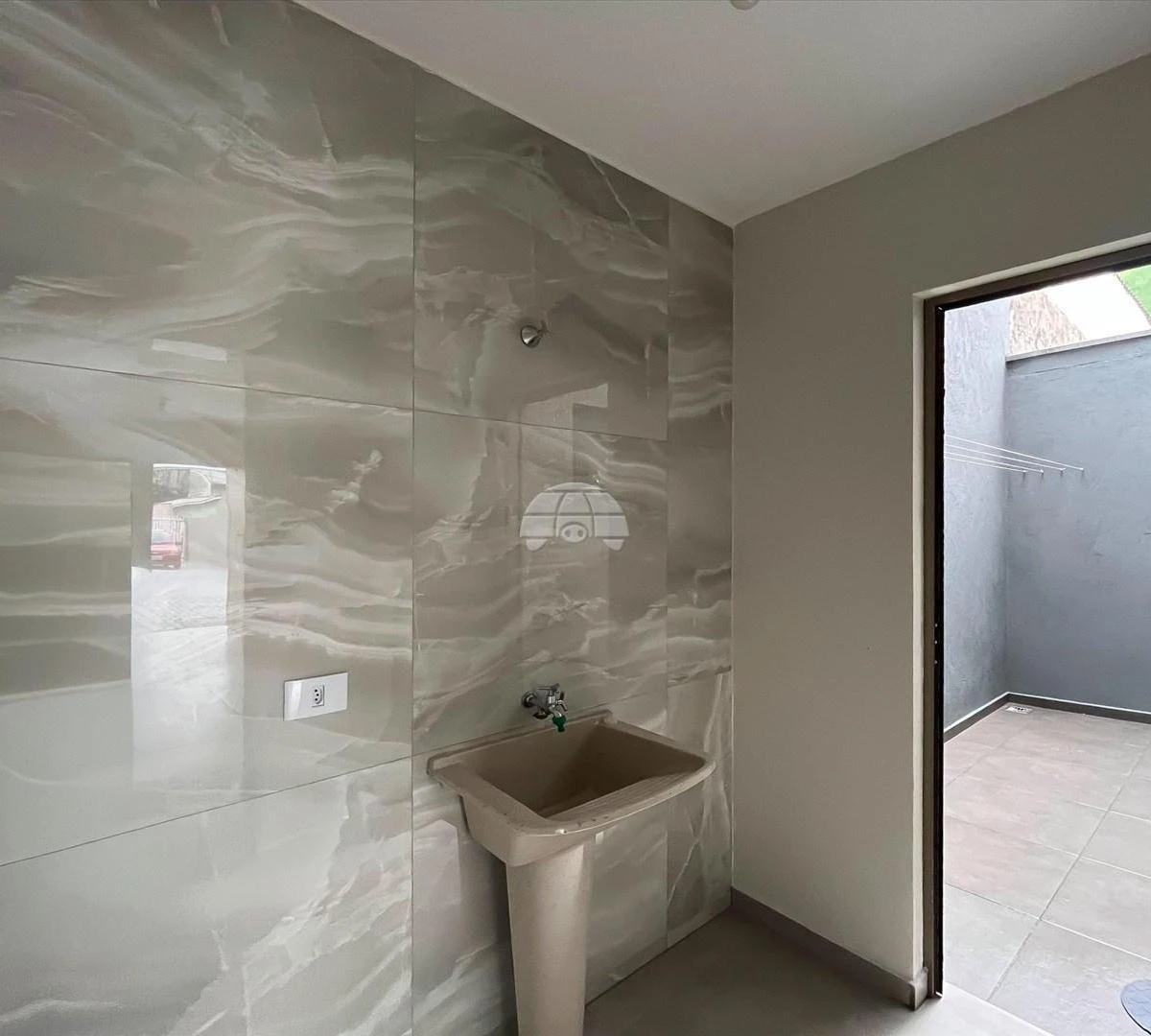 39 m² house with a glass shower enclosure — photo 5