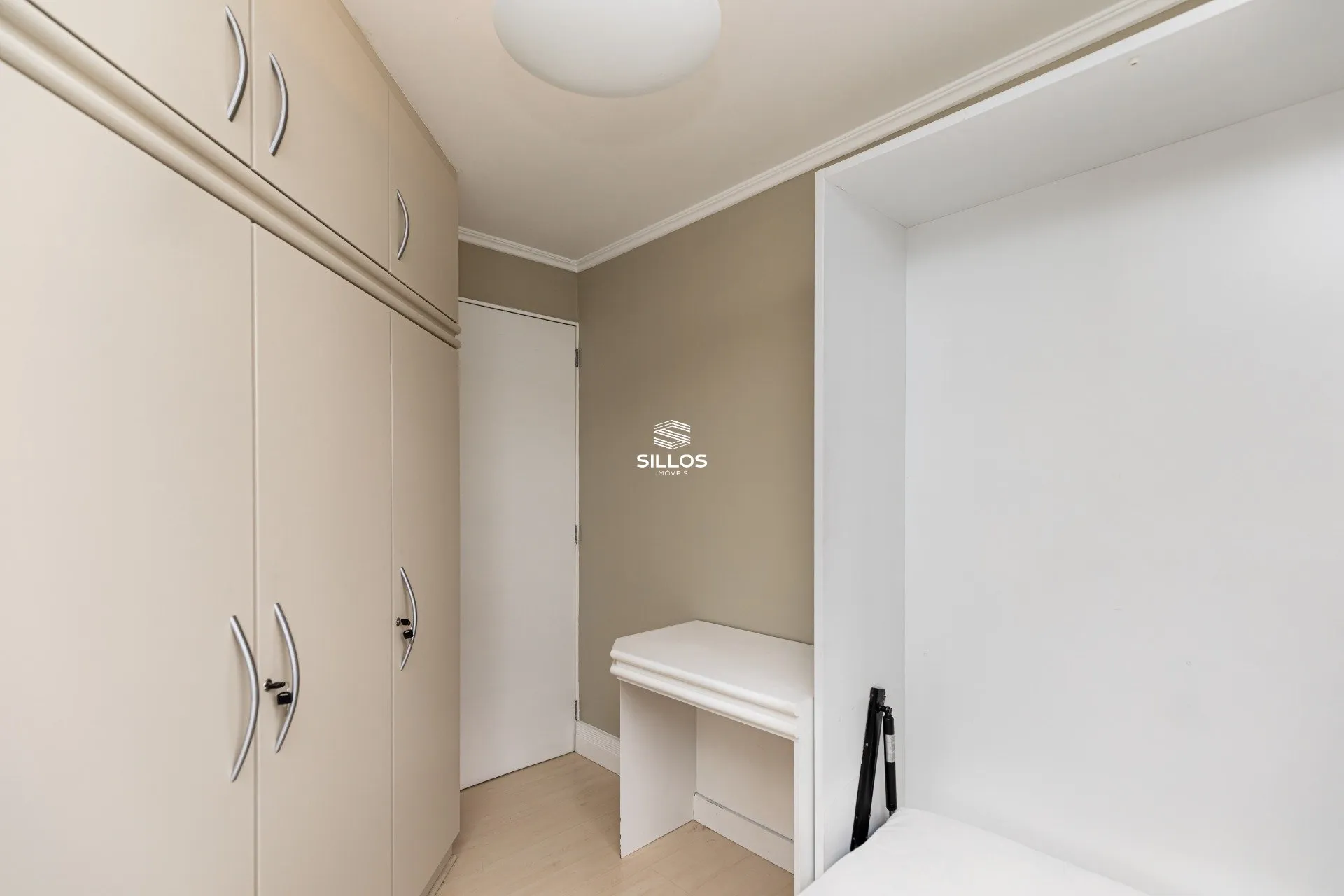 121 m² apartment with a glass-enclosed balcony and a bathtub — photo 30