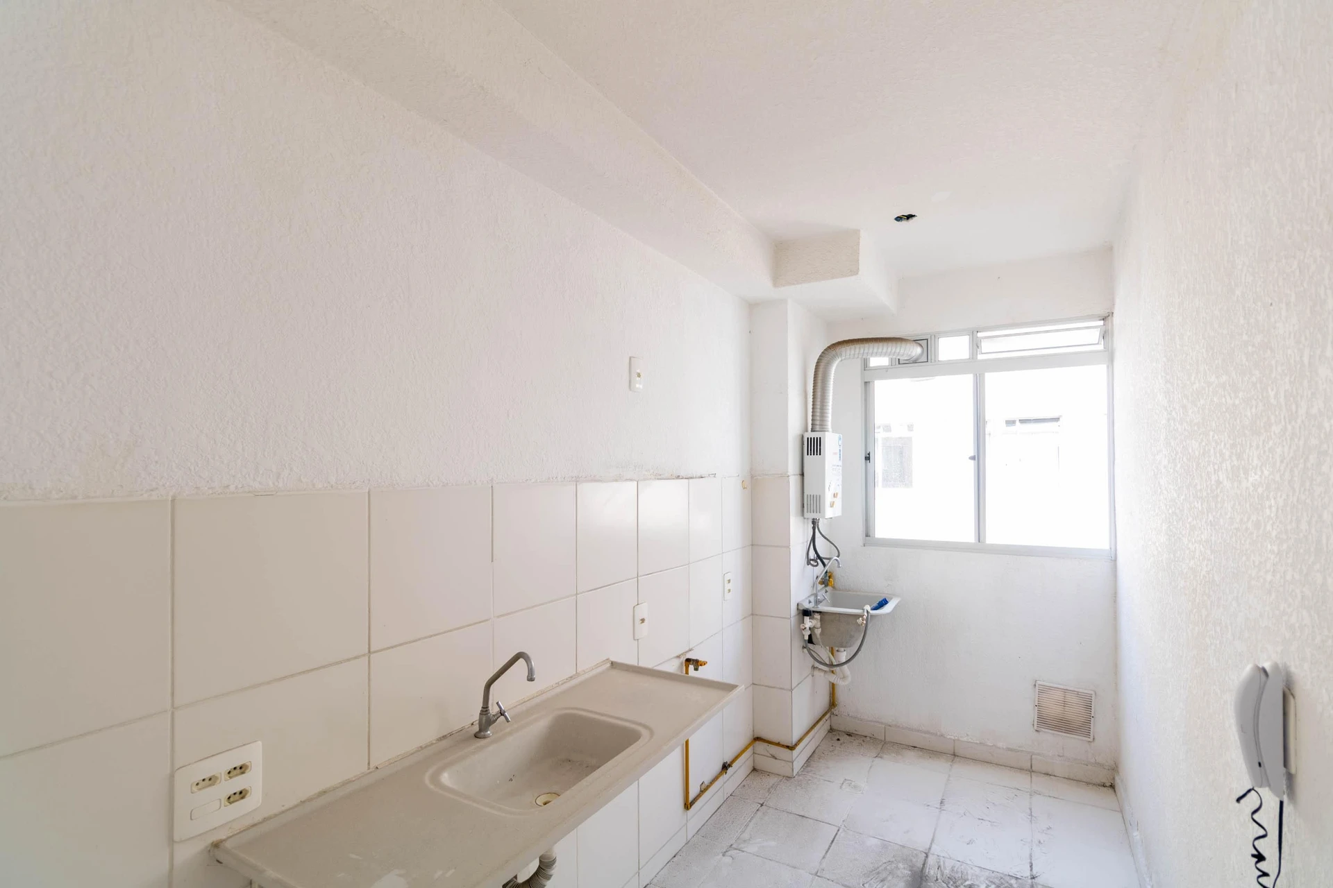 2-bedroom rental apartment with a balcony — photo 24