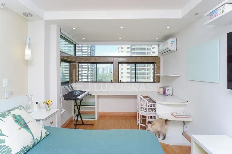Furnished 4-bedroom apartment with 245 m² — photo 14