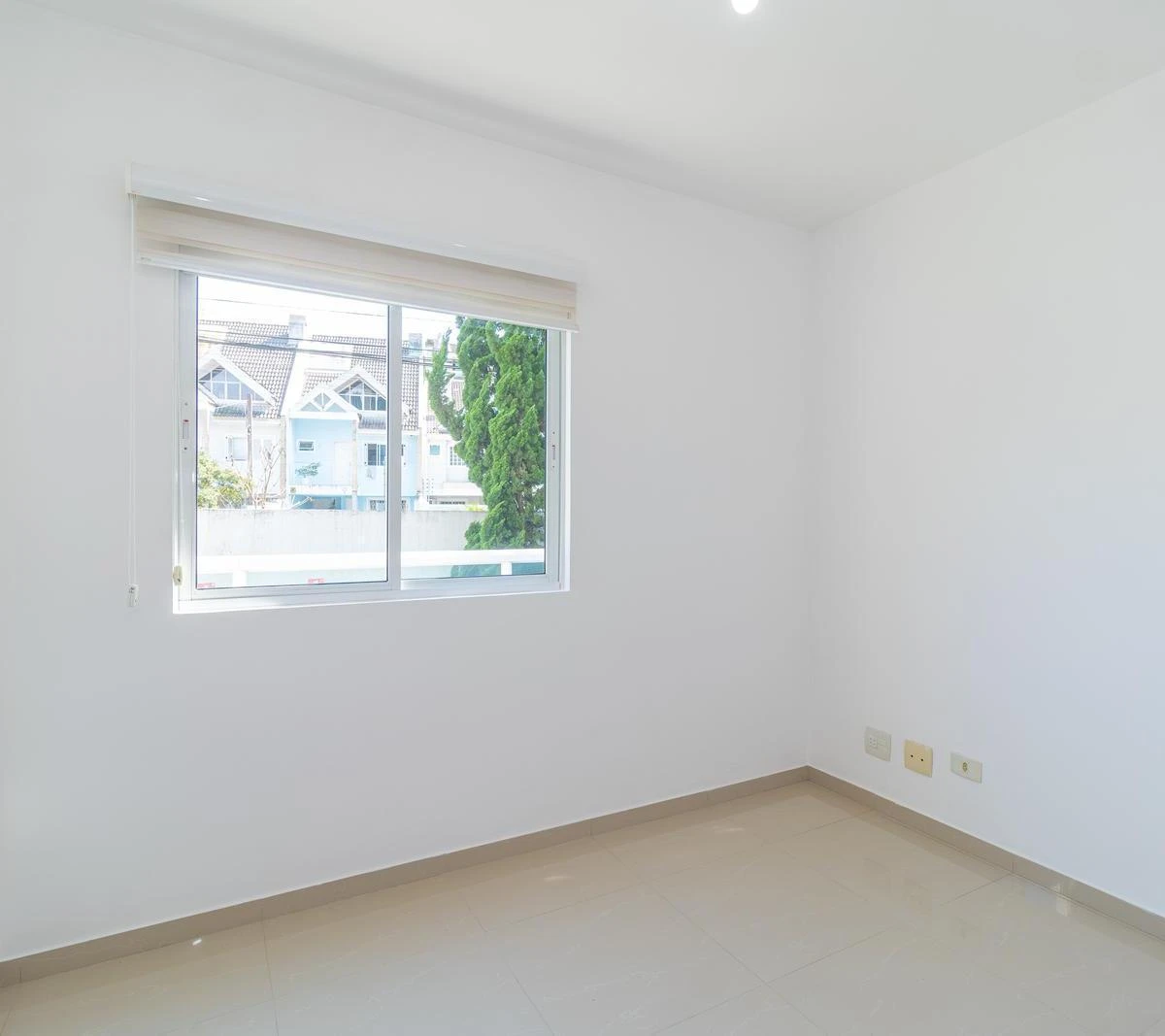 2-bedroom apartment with balcony and open-plan kitchen — photo 11
