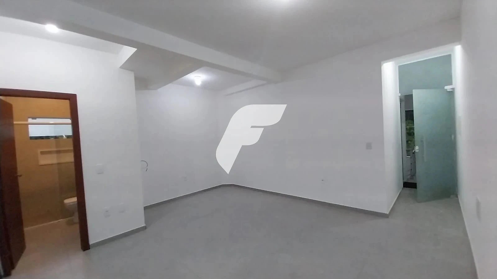One-bedroom apartment with a mountain view