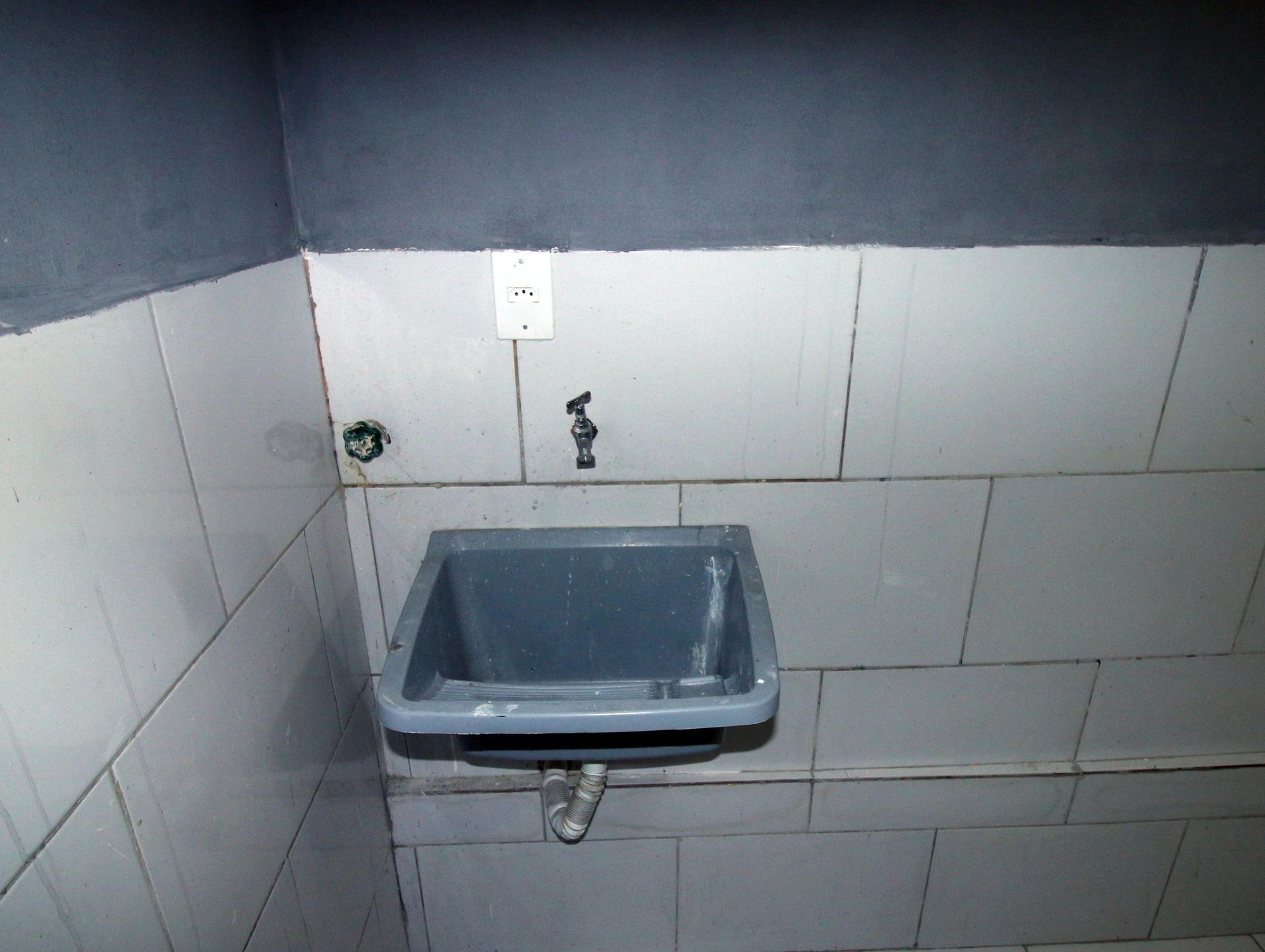 Unfurnished studio with 1 bedroom and a gas stove — photo 9