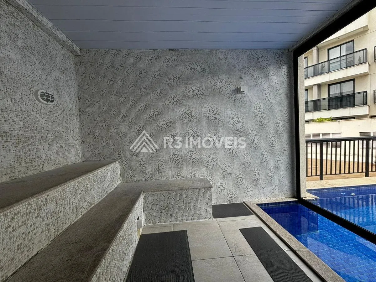 Floor-to-ceiling windows in a 3-bedroom apartment, 160 m² — photo 38