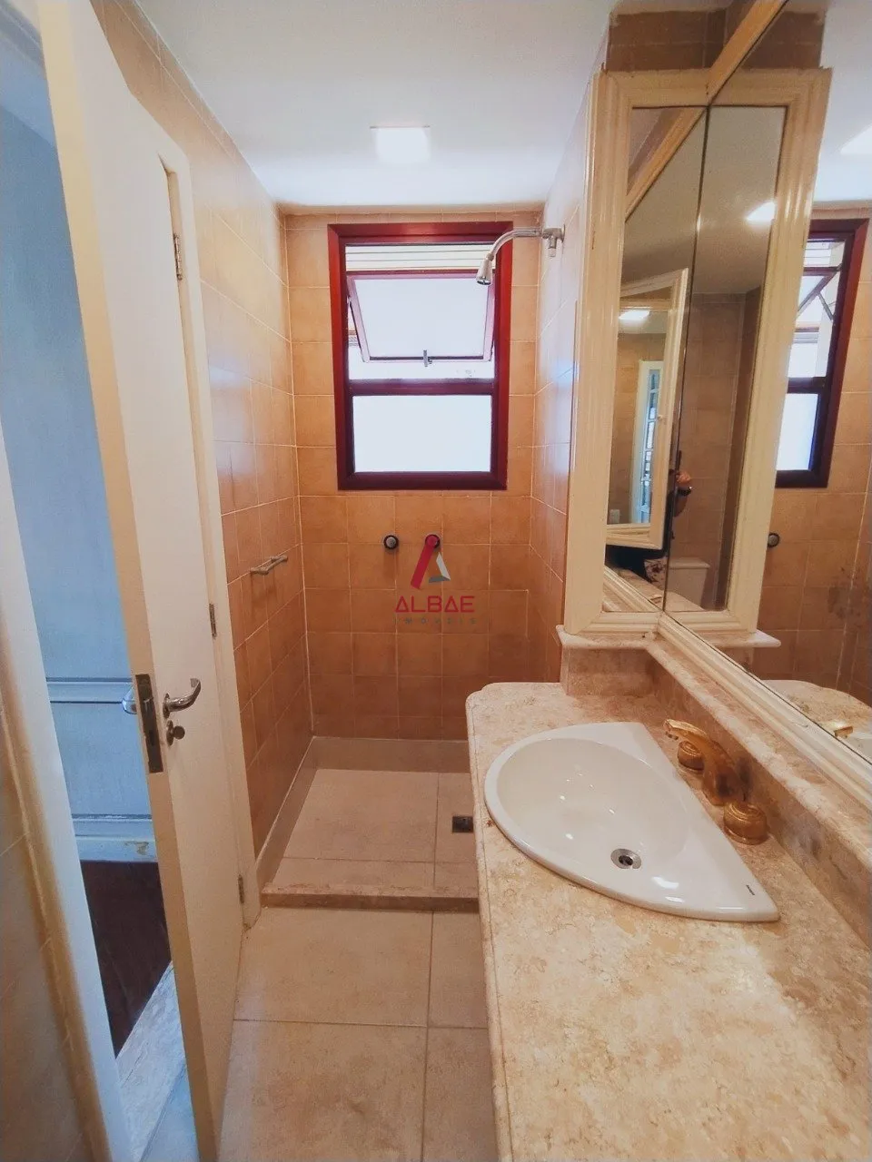 3-bedroom apartment with a balcony and 4 bathrooms — photo 16