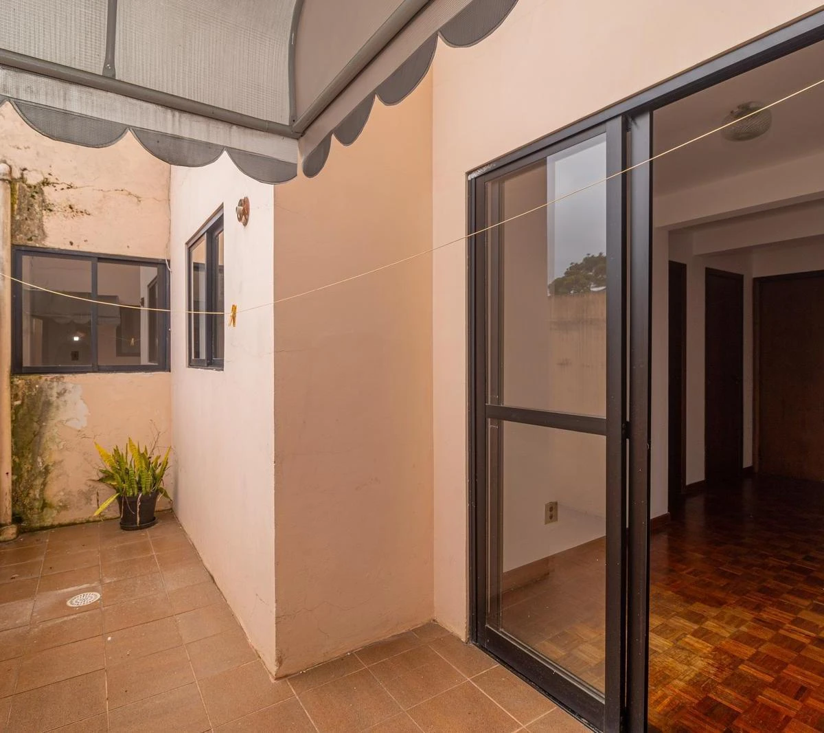 Departamento, 60 m², con piso de madera o laminado