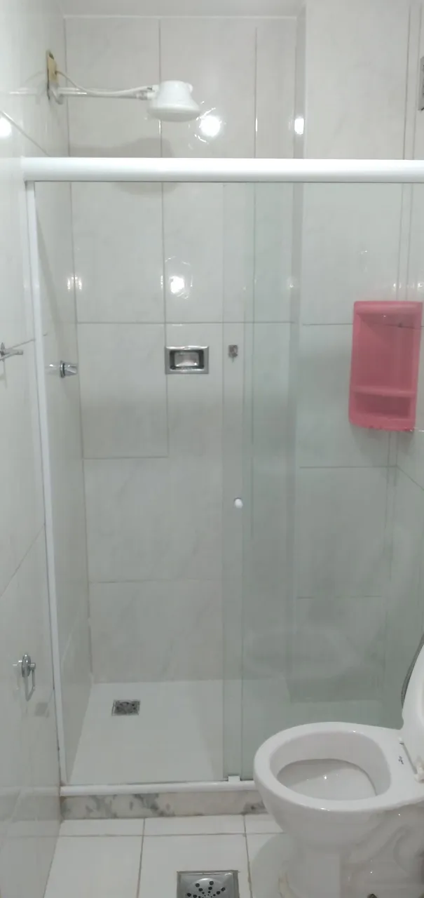 Unfurnished 1-bedroom apartment with elevator and glass shower — photo 4