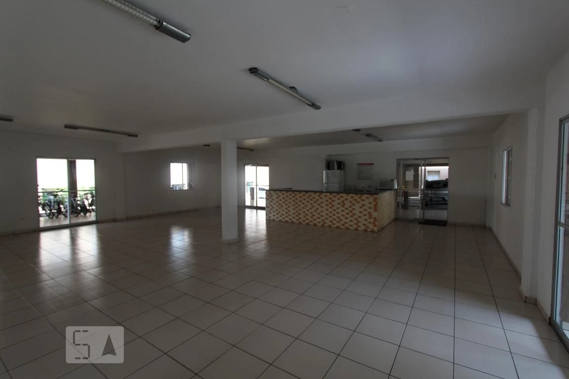 2-bedroom apartment with a bathtub — photo 13