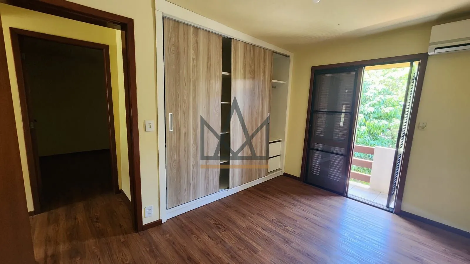 4-bedroom house with a balcony grill and garden — photo 19