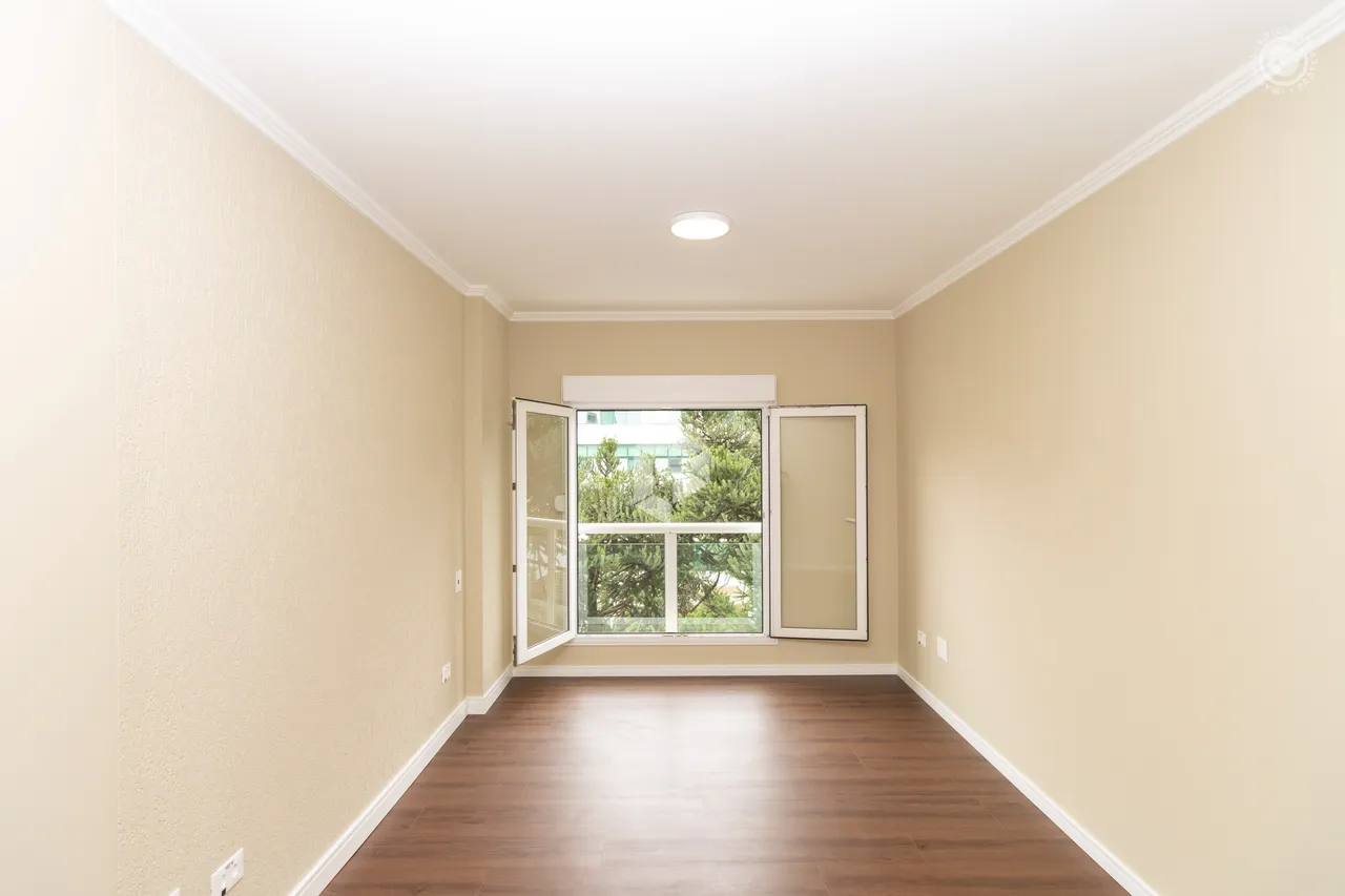 2-bedroom apartment with 137 m² and fitted kitchen cabinets — photo 11