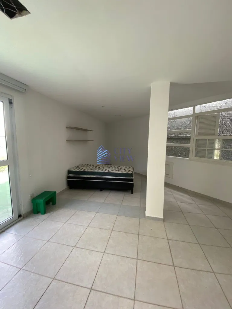 Unfurnished 4-bedroom house with 1000 m² — photo 32