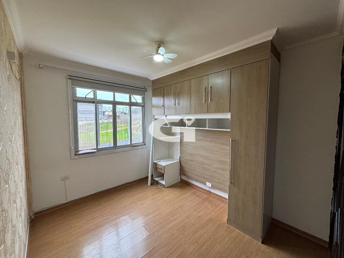 2-bedroom apartment with wood or laminate floors — photo 7