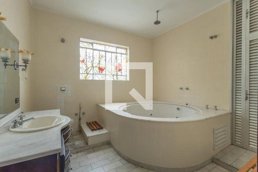 Apartamento com 4 quartos, cozinha com fogão a gás e varanda — photo 24