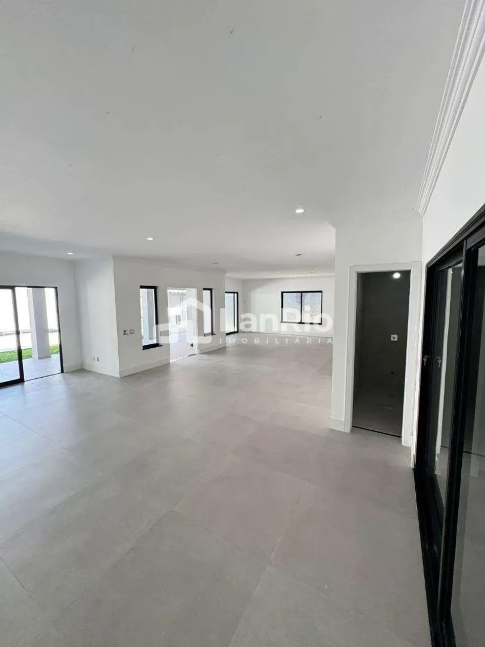 Casa com 4 quartos e 5 banheiros, 4 vagas e varanda — photo 5