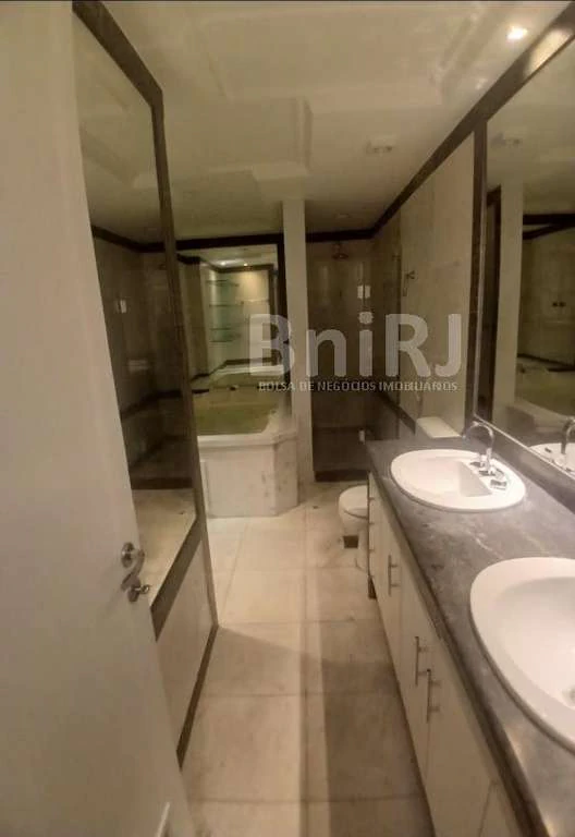 4-bedroom apartment with 2 en-suite baths and a guest WC — photo 9