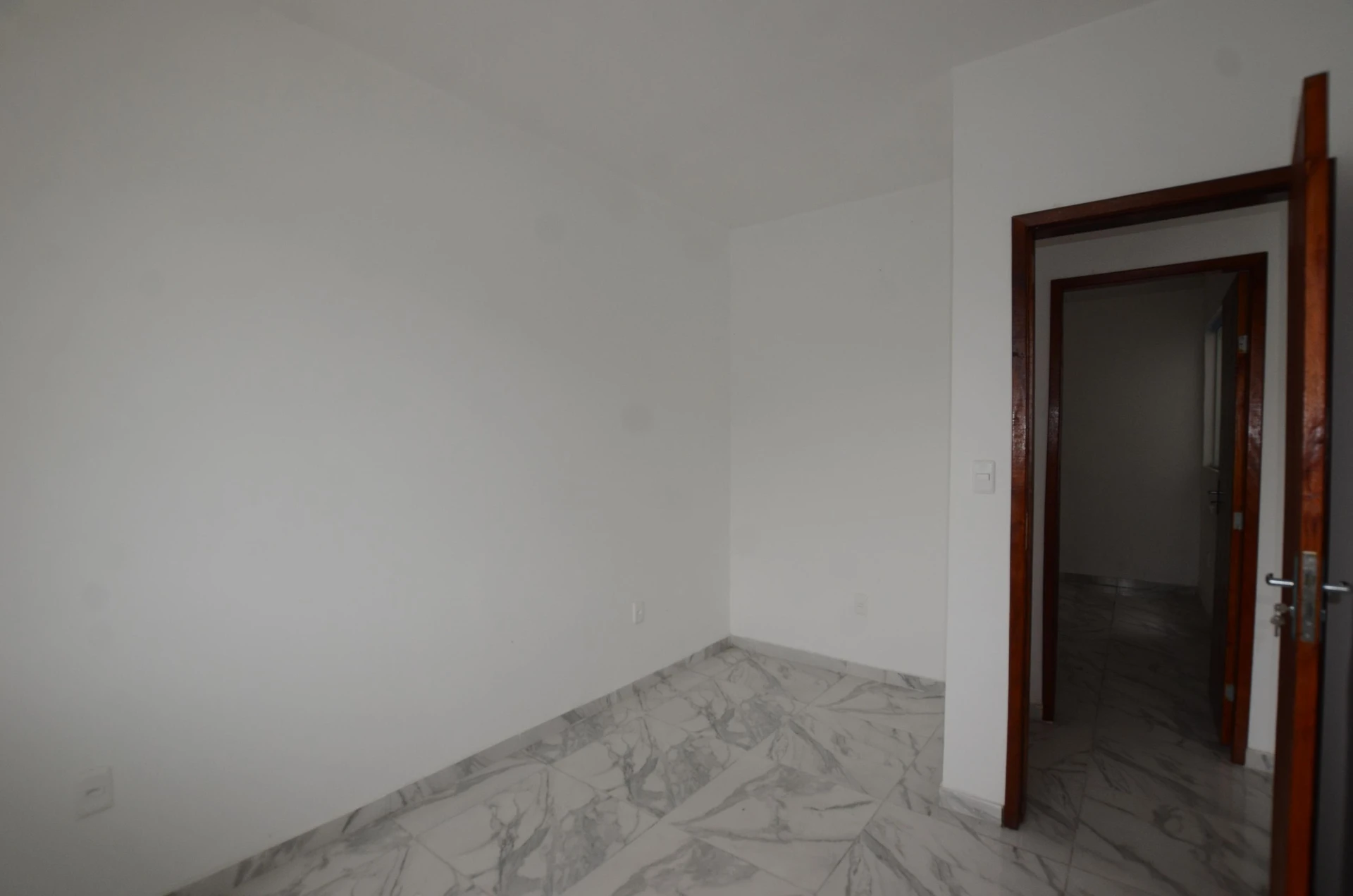 2-bedroom house with a bathtub — photo 23