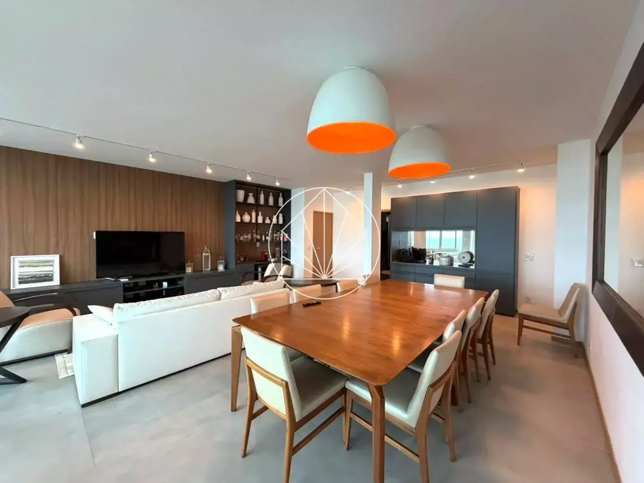 Furnished 160 m² apartment with 3 en-suite bedrooms — photo 16