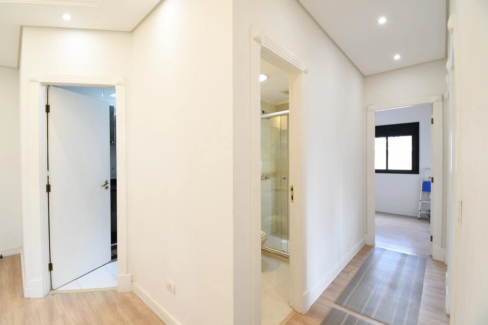 3-bedroom apartment in a building with a gym — photo 35