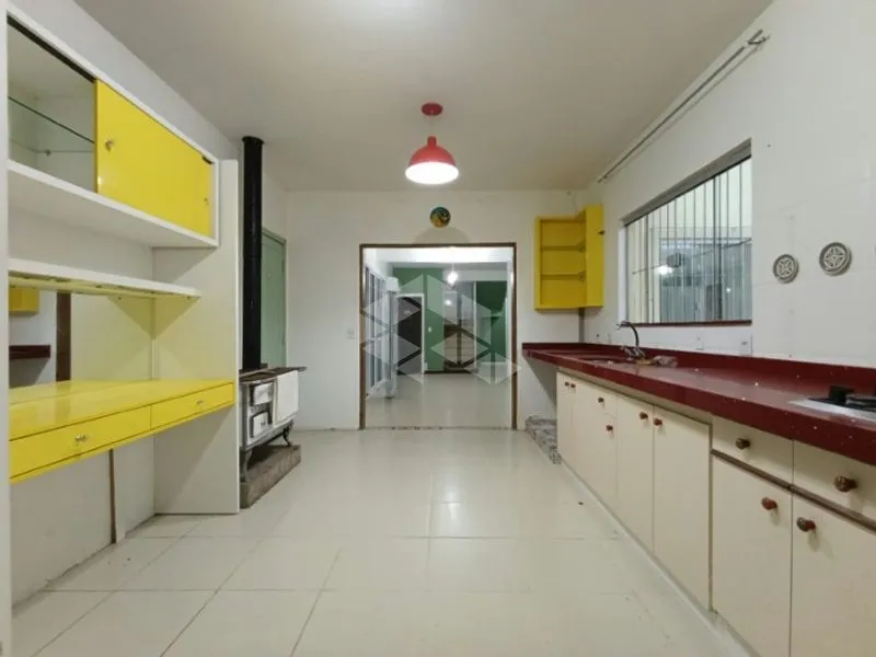 4-bedroom house with a bathtub in Florianópolis — photo 2