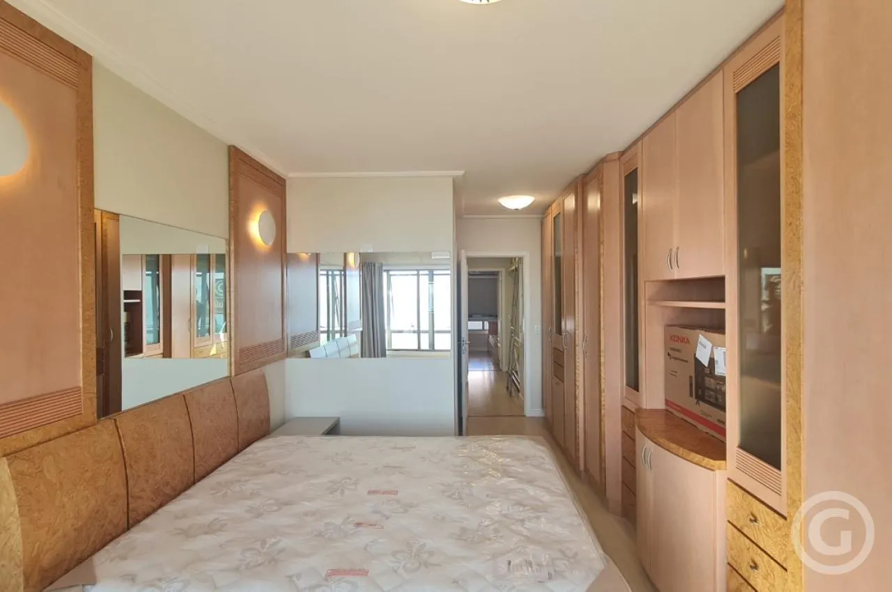 Apartamento de 2 quartos com janelas do piso ao teto, Centro — photo 3