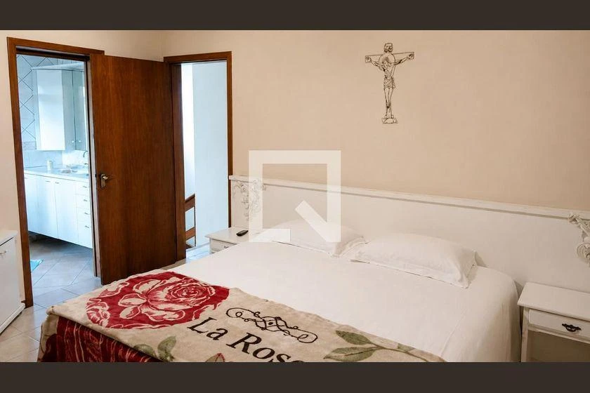 Облаштований будинок з 4 спальнями та 320 м² — photo 32