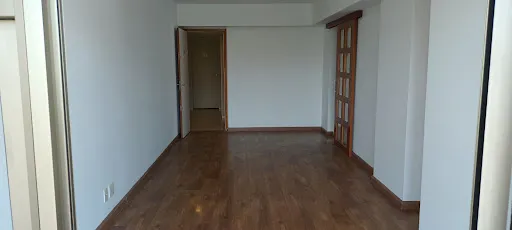 Furnished apartment, 82 m², with a glass-enclosed balcony — photo 3