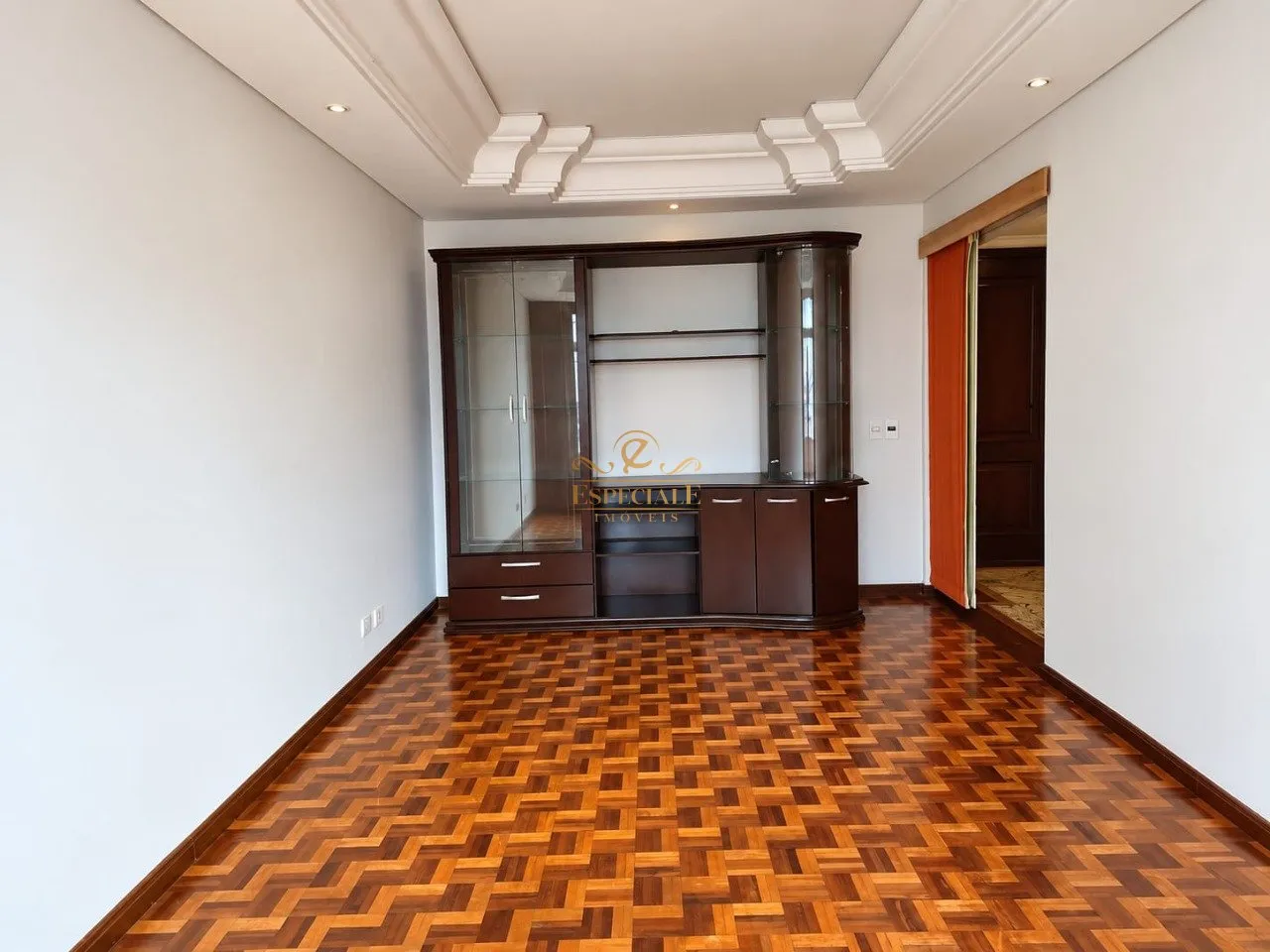 3-bedroom apartment with a bathtub in Curitiba — photo 4