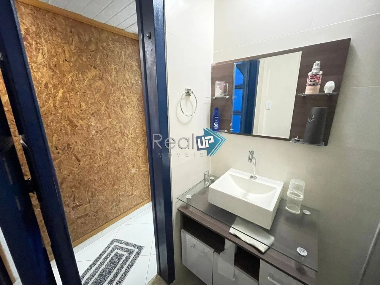 Furnished 1-bedroom apartment with compact kitchenette — photo 6