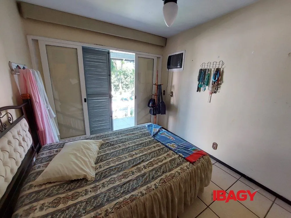 Casa amueblada con 4 dormitorios y 950 m² — photo 12