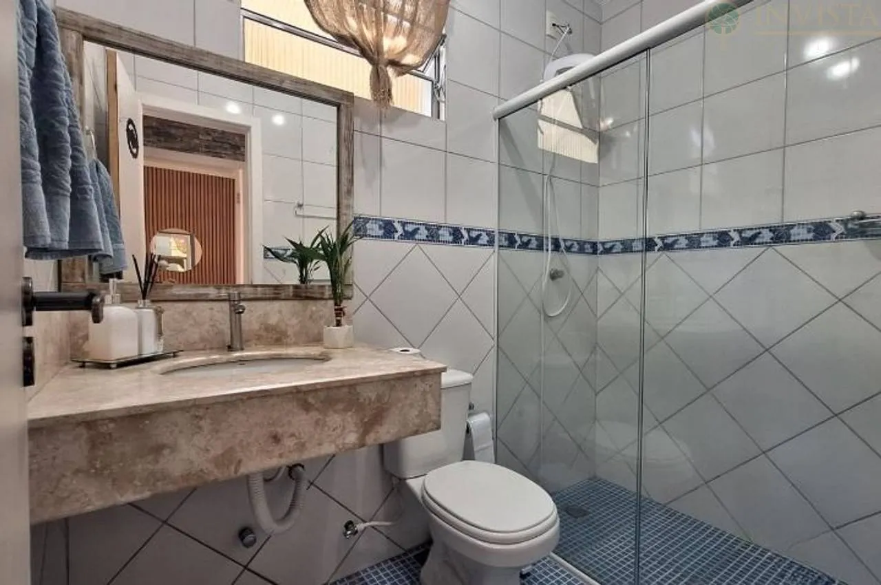 204 m² house with a jacuzzi and a bathtub — photo 26