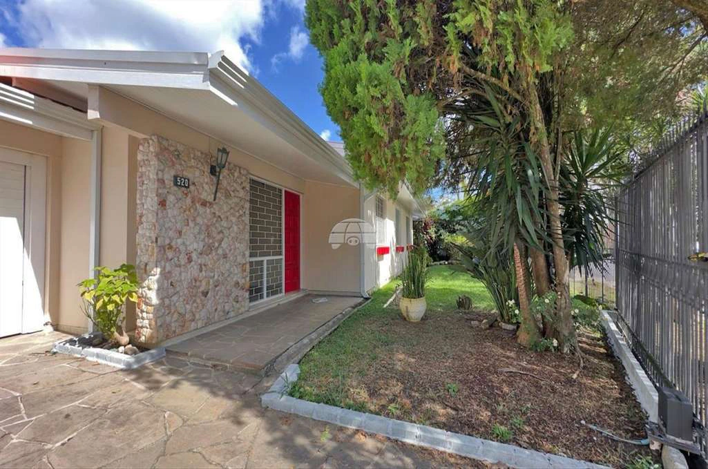 Single-story house with 3 bedrooms and an electric stove — photo 4
