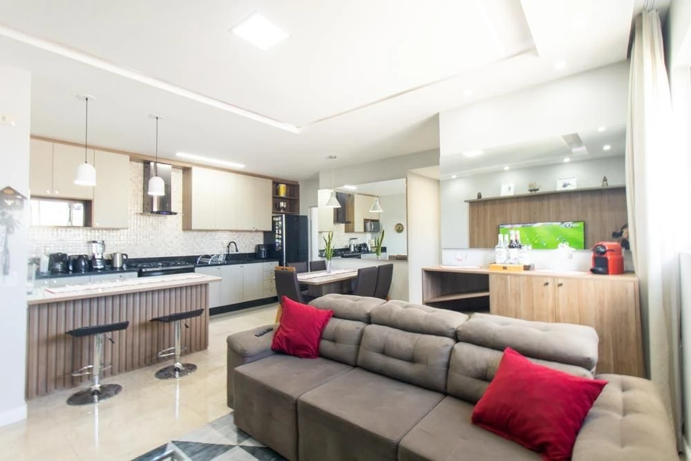 Furnished 2-bedroom apartment with an open-plan kitchen — photo 8