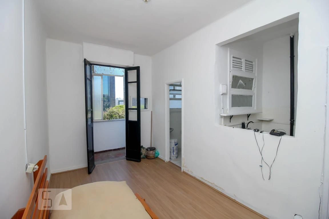 Unfurnished studio with 1 bedroom and a balcony — photo 11