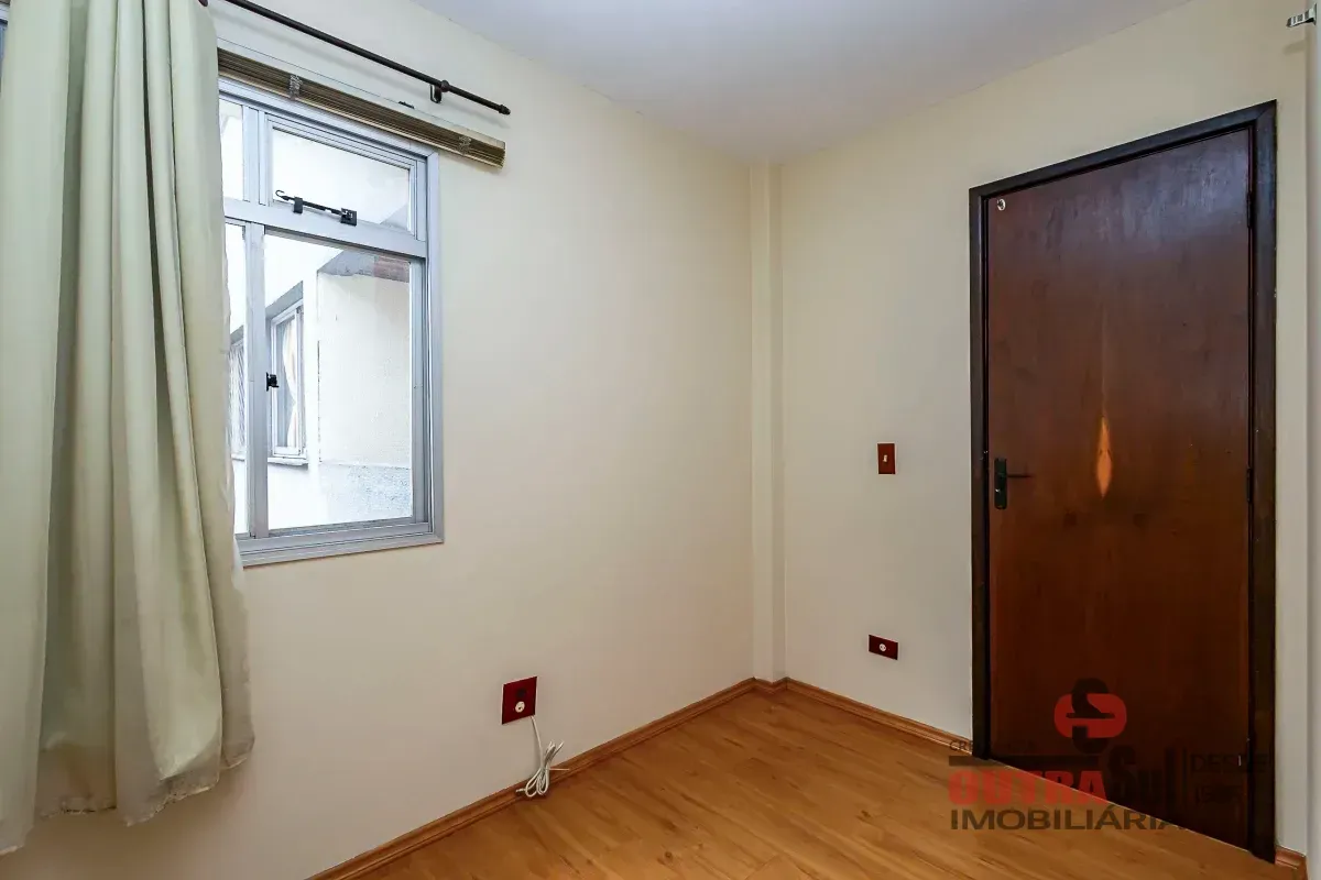 Wood or laminate floors in a 2-bedroom apartment, 41 m² — photo 25