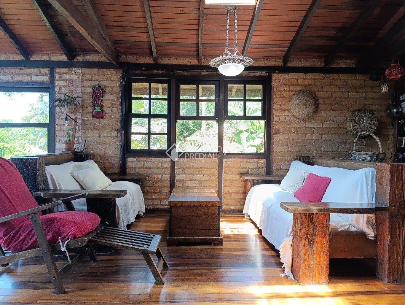 Furnished house with a balcony, 6 bedrooms and 3 baths
