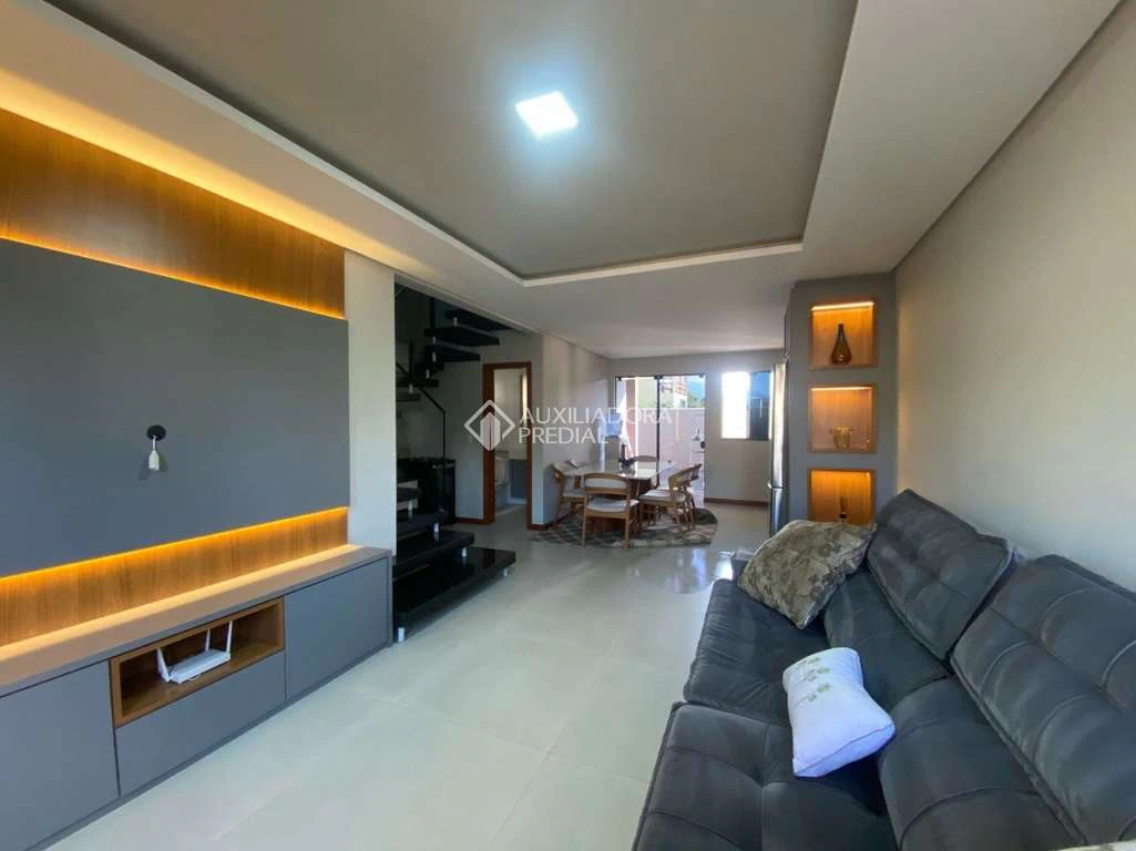 Furnished 200 m² house with 3 bedrooms and private garden