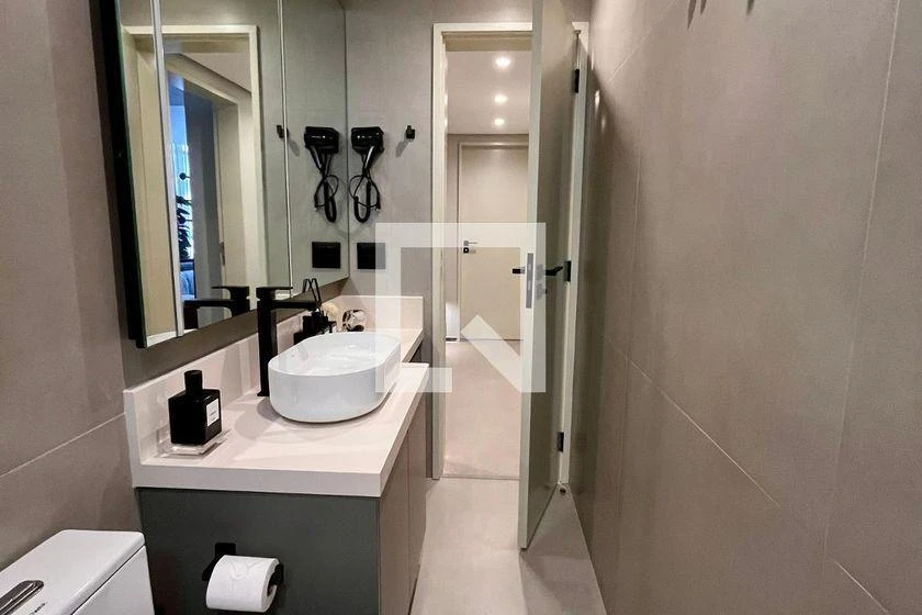 Apartamento de 150 m² com closet e janelas do piso ao teto — photo 28
